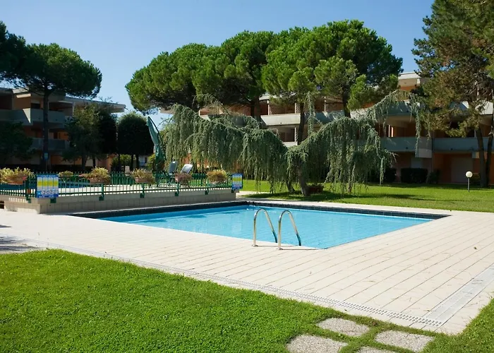 Solarium/piscina בית נופש ביביונה